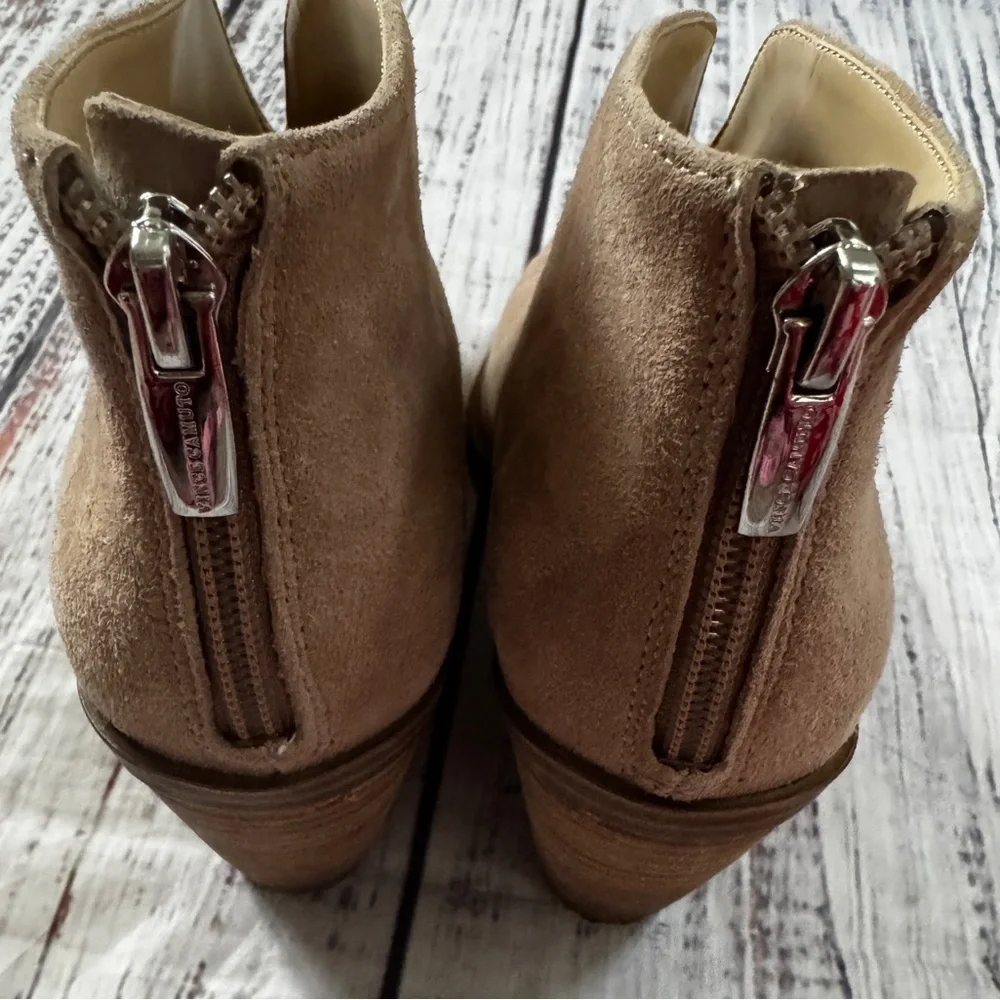 Vince Camuto Ginsel Suede Booties Taupe 8 M EUC